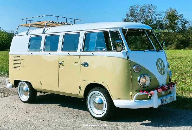 Biało-czerwony retro VW T1 Bulik Wojtka – klasyczny bus VW T1 do wynajęcia na ślub, wesele, wieczór panieński lub imprezę